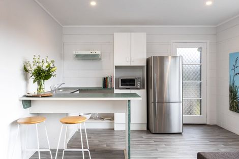 Photo of property in 1/21 Deuxberry Avenue, Northcote, Auckland, 0627