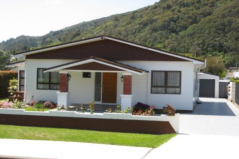 Photo of property in 54 Kent Street, Picton, 7220