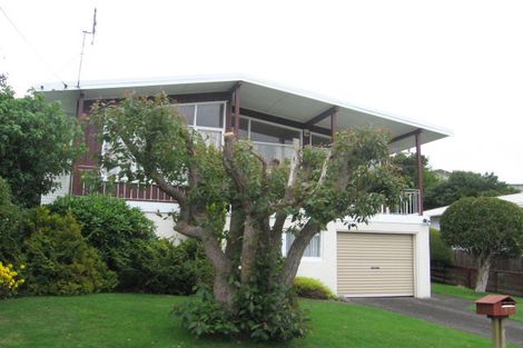 Photo of property in 90 Redwood Avenue, Tawa, Wellington, 5028