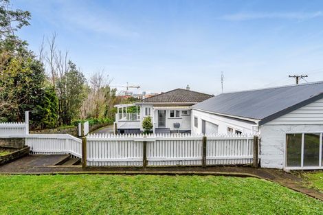 Photo of property in 106 Seaview Road, Westown, New Plymouth, 4310