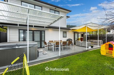 Photo of property in 1 Somerby Mews, Silverstream, Upper Hutt, 5019
