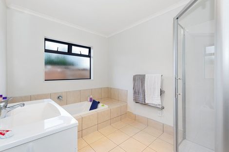 Photo of property in 34 Wiltshire Drive, Huntington, Hamilton, 3210