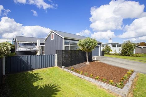 Photo of property in 31 Tohora Crescent, Omaha, 0986