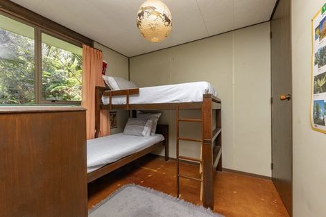 Photo of property in 1 Pendrell Road, Piha, 0772