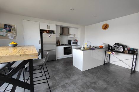 Photo of property in 77b Herald Street, Berhampore, Wellington, 6023