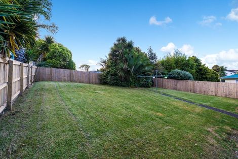 Photo of property in 16 Thornlow Street, Glendene, Auckland, 0602
