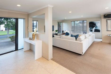 Photo of property in 2 Jack Place, Flat Bush, Auckland, 2019