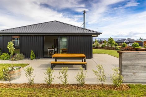 Photo of property in 1 Dingle Street, Lake Hawea, 9382