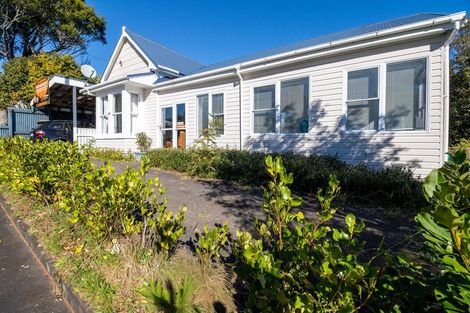Photo of property in 28 Carrington Street, New Plymouth, 4310