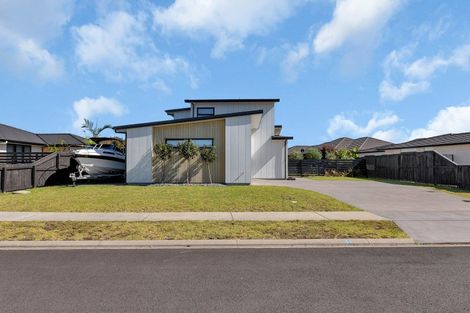 Photo of property in 11 Olney Court, One Tree Point, 0118