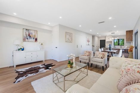 Photo of property in 140e Edgewater Drive, Pakuranga, Auckland, 2010