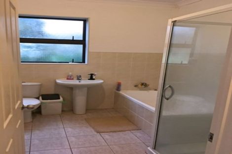 Photo of property in 8 Bruce Road, Glenfield, Auckland, 0629