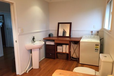 Photo of property in 5 Taratoa Street, Point England, Auckland, 1072
