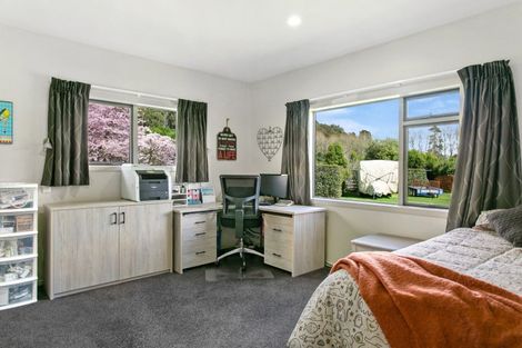 Photo of property in 72 Dalmore Way, Acacia Bay, Taupo, 3385