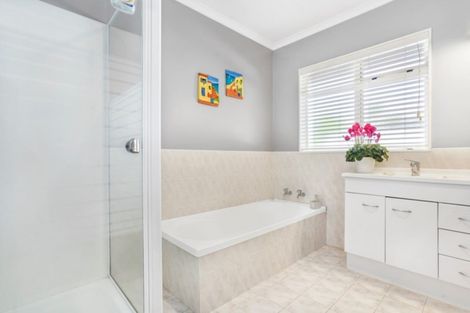 Photo of property in 5 Cate Road, Rototuna, Hamilton, 3210