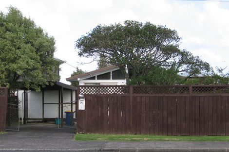 Photo of property in 1/23 Royal Road, Massey, Auckland, 0614