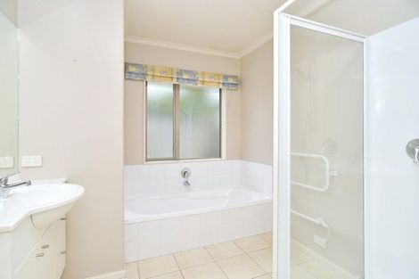 Photo of property in 9 Scarlet Lane, Redwood, Christchurch, 8051