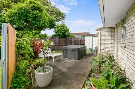 Photo of property in 1/9 Tukapa Street, Westown, New Plymouth, 4310