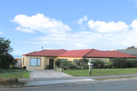 Photo of property in 34 Roberta Crescent, Orewa, 0931