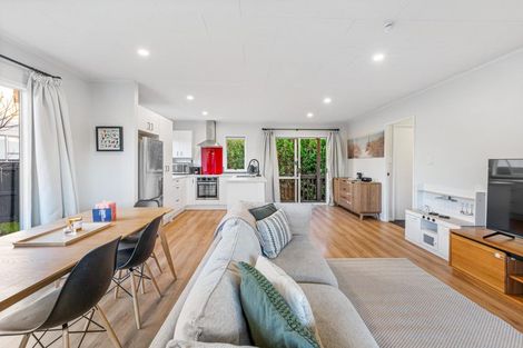 Photo of property in 92b Beach Road, Te Atatu Peninsula, Auckland, 0610