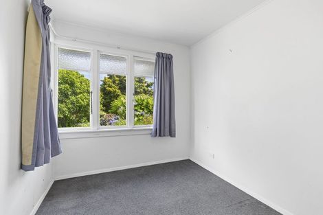 Photo of property in 35 Queens Road, Glen Avon, New Plymouth, 4312