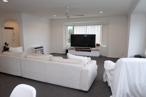 Photo of property in 11 Crown Hill, Paraparaumu, 5032