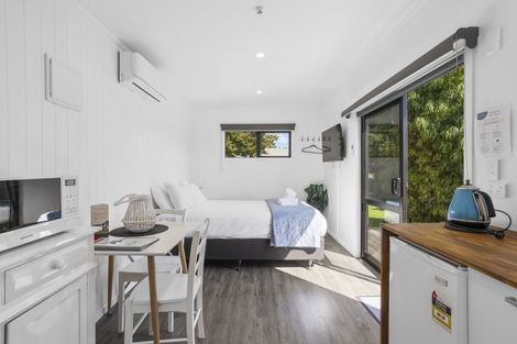 Photo of property in 106 Whitby Place, Whangamata, 3620