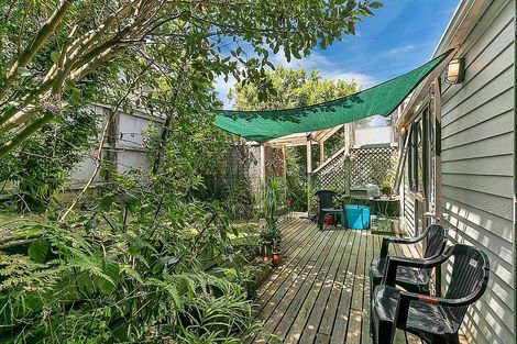 Photo of property in 17 Holyoake Place, Chatswood, Auckland, 0626