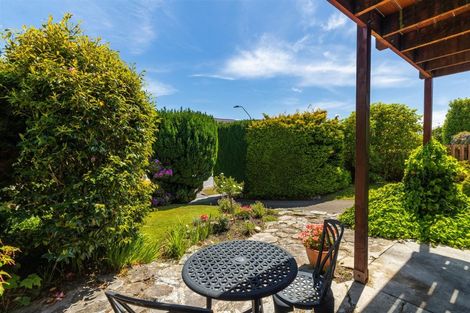 Photo of property in 6 Sequoia Place, Kelvin Heights, Queenstown, 9300