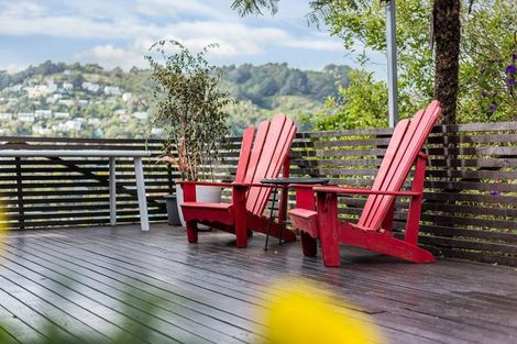 Photo of property in 25 John Witton Drive, Crofton Downs, Wellington, 6035