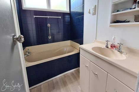 Photo of property in 14 View Street, Maungaturoto, 0520