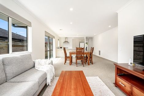 Photo of property in 5 Mooring Close, Whitby, Porirua, 5024