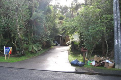 Photo of property in 8 Ngaio Road, Titirangi, Auckland, 0604