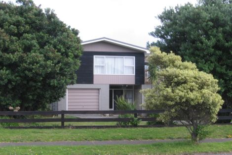 Photo of property in 14 Eruini Street, Waikanae Beach, Waikanae, 5036