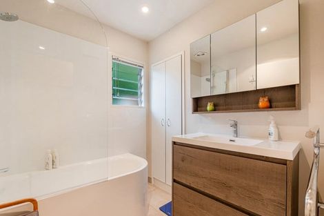 Photo of property in 26 Lauderdale Road, Birkdale, Auckland, 0626