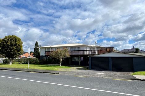 Photo of property in 51 Taikata Road, Te Atatu Peninsula, Auckland, 0610