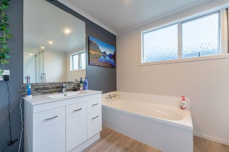 Photo of property in 73 Main North Road, Geraldine, 7930