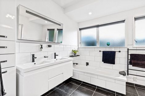 Photo of property in 255 Cambridge Street, Levin, 5510