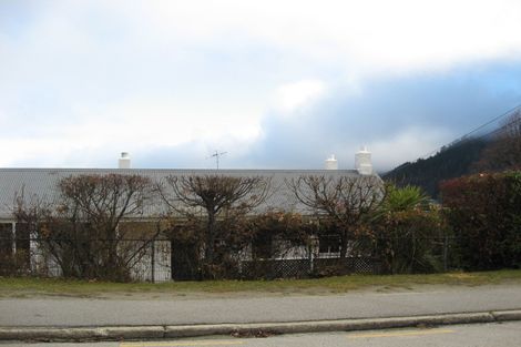Photo of property in 66 Hallenstein Street, Queenstown, 9300