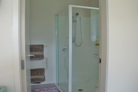 Photo of property in 6 Wai Place, One Tree Point, 0118