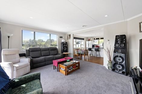 Photo of property in 16 La Salle Drive, Westown, New Plymouth, 4310