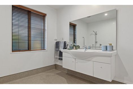 Photo of property in 13 Selwyn Street, Somerfield, Christchurch, 8024