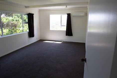 Photo of property in 15b Chetwode Grove, Newlands, Wellington, 6037