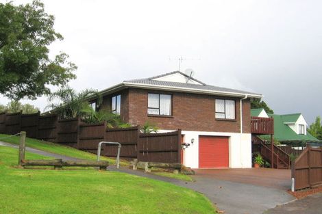Photo of property in 77 Kurnell Drive, Botany Downs, Auckland, 2010