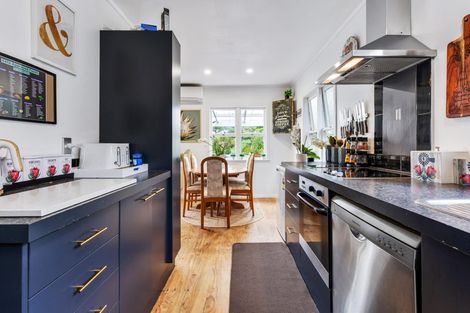 Photo of property in 19 Lanigan Street, Birkdale, Auckland, 0626