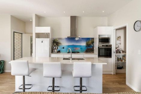 Photo of property in 8 Eric Farley Drive, Kumeu, 0810