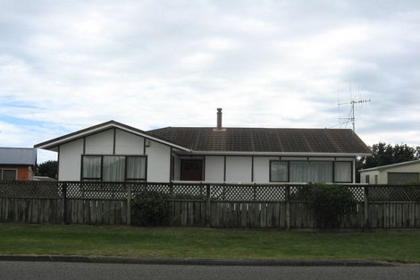 Photo of property in 37 Park Avenue, Waitarere Beach, Levin, 5510