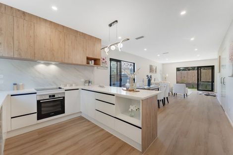 Photo of property in 140e Edgewater Drive, Pakuranga, Auckland, 2010
