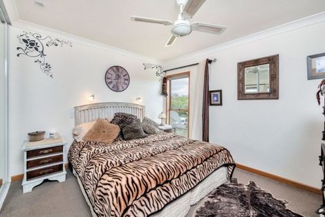 Photo of property in 32 Hyde Road, Rothesay Bay, Auckland, 0630