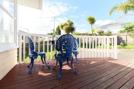 Photo of property in 30 Seon Place, Birkdale, Auckland, 0626